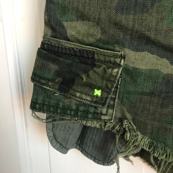 Free People Commander Cutoff Camo Shorts Khaki - Picture 13 of 14